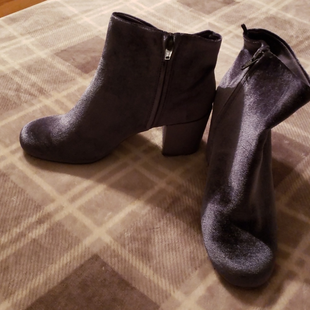 Velvet blue boots